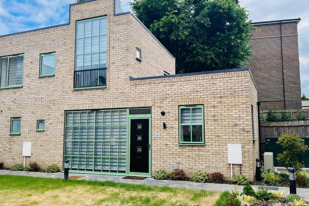 A House Designed For You… Edmonton Exteriör bild