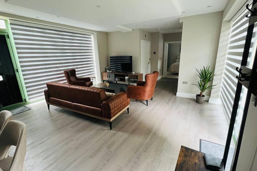 A House Designed For You… Edmonton Exteriör bild